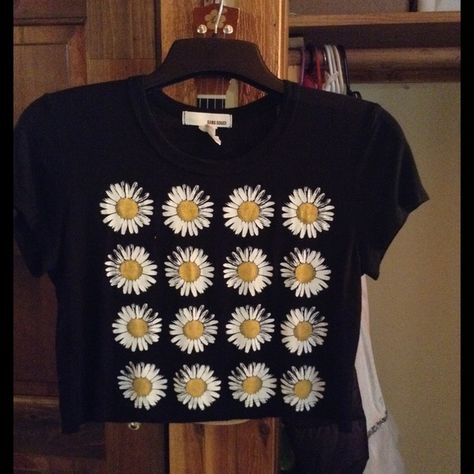 Urban outfitters daisy crop top Urban outfitters crop top with graphic daisys in the front in very good condition ;) has Sita a distressed look to the daisys you can see in the picture, cheaper on Mmercari 😄 Urban Outfitters Tops Crop Tops Daisy Top, Hippie T Shirts, Tumblr Outfits, Hipster Fashion, Flower Shirt, Urban Outfitters Tops, Black Crop Tops, Cute Shirts, Teen Fashion