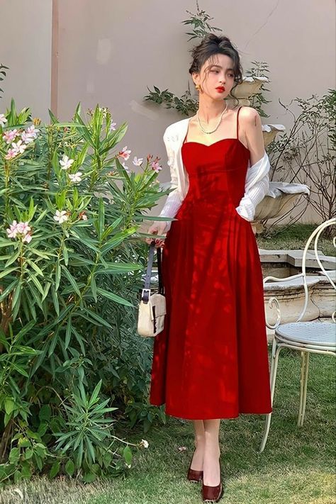 Outfits Con Vestido, Buy 2022, Classical Dress, Cottagecore Outfits, Prom Dress Inspiration, Classy Work Outfits, Suspender Dress, Indian Designer Outfits, Feminine Outfit