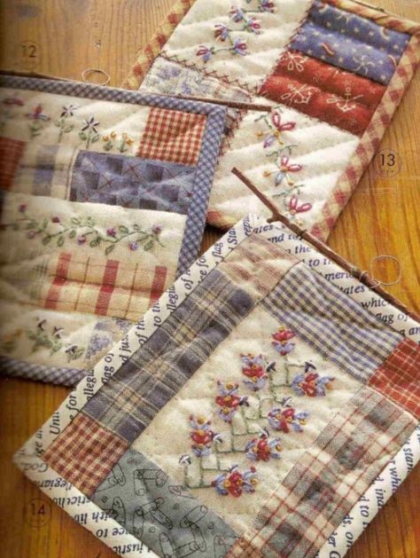 Quilted Place Mats, Quilted Placemats, Quilted Coasters, Mug Rug Patterns, Quilted Potholders, Fabric Postcards, Miniature Quilts, Doll Quilt, Quilted Table Runners