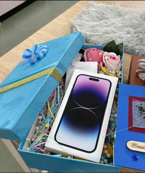 Iphone Box Packaging, Iphone Surprise Gift, I Phone 15 Pro Max Pic, Iphone Gift Surprise Ideas, Smartphones Design, Iphone Gift, Iphone Gifts, Iphone Giveaway, Free Iphone Giveaway