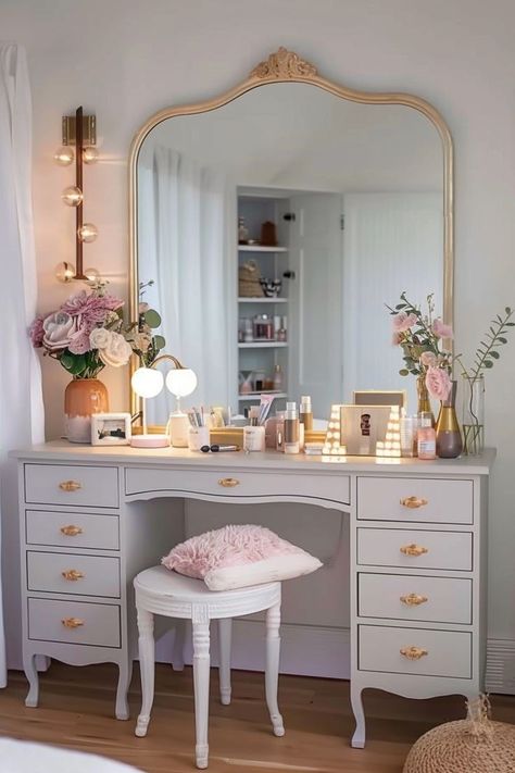 Vanity Inspo, Dressing Table Design, Dekorasi Kamar Tidur, Vanity Room, Vanity Ideas, Makeover Bedroom, Dream House Rooms, Apartment Decor Inspiration, Makeup Room