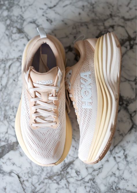 Best Women Sneakers, Hoka Sneakers, Cute Running Shoes, Hoka Bondi 8, Sneakers Walking, Basket Sport, Hoka Shoes, Trendy Shoes Sneakers, Preppy Shoes