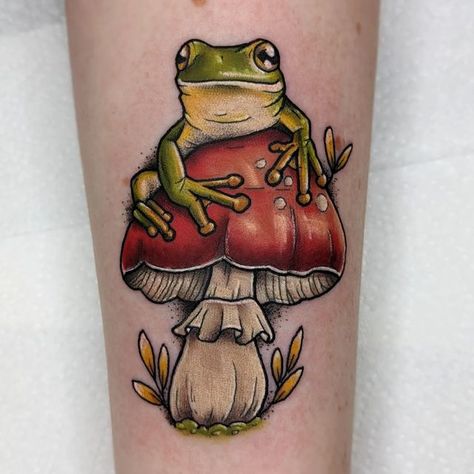 Frog Tattoo Ideas, Kite Tattoo, Tree Frog Tattoos, Colour Tattoo For Women, Tattoo Guide, Mushroom Frog, Idea Books, Frog Tattoo, Tattoo Apprenticeship