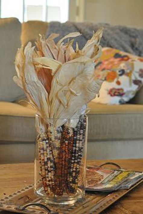 Easy Indian Corn Centerpiece | DIY Ideas for Indian Corn To Decorate Your House This Fall Thanksgiving Decorating Ideas, Autumn Apples, Thanksgiving Decorating, Indian Corn, Fall Thanksgiving Decor, Fall Deco, Autumn Decorating, Fall Decoration, Fall Halloween Decor