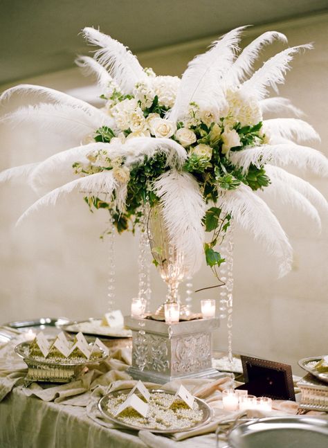 The Great Gatsby Theme, Gatsby Style Wedding, Vintage Wedding Centerpieces, Flowers And Feathers, Great Gatsby Theme, Feather Centerpieces, Harlem Nights, Gatsby Theme, Great Gatsby Wedding