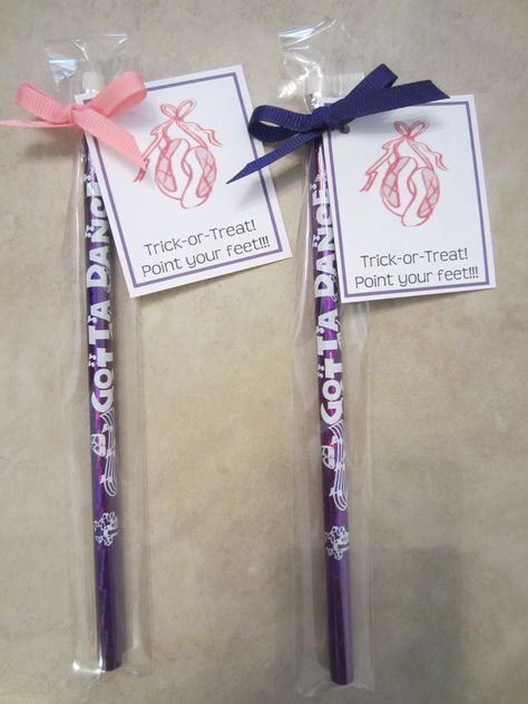 Dance company halloween favors - pencil favors I made for Addie's dance team Company Halloween, Dance Team Gifts, Dance Crafts, Dance Party Birthday, Dance Recital Gifts, Dance Dreams, Spirit Gifts, Halloween Favors, Dance Gifts