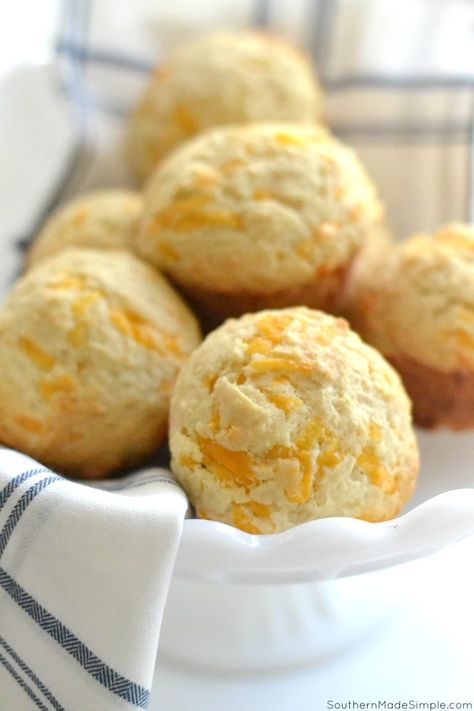 Sweet Cheddar Cheese Muffins - A Jim 'N Nick's Copycat Recipe - Southern Made Simple Jim And Nicks Cheese Biscuits, Cheddar Muffins, Homemade Apple Butter, Cheddar Bay Biscuits, Cheddar Biscuits, Biscuit Recipes, Cheese Biscuits, Biscuit Mix, Cheese Muffins