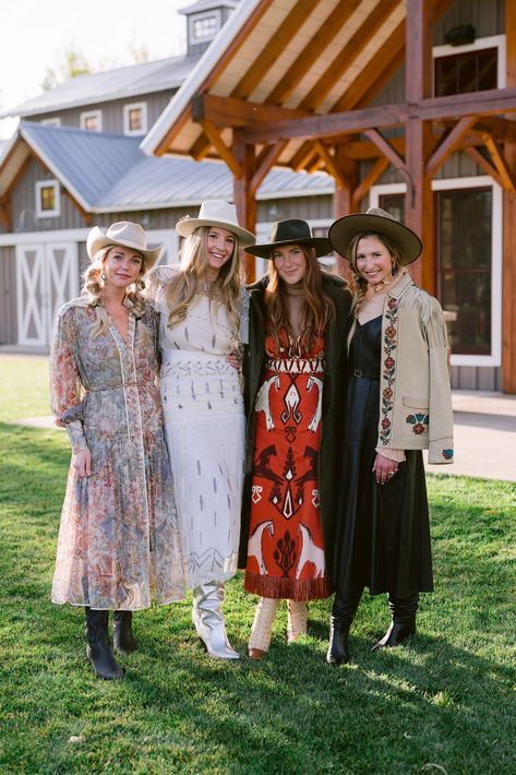 Country Wedding Outfit Guest, Western Wedding Guest Outfit, Western Chic Outfits, Texas Chic, Country Chic Outfits, Next Luxury, Rehearsal Dinner Outfits, Cowboy Chic, Outfit Wedding Guest