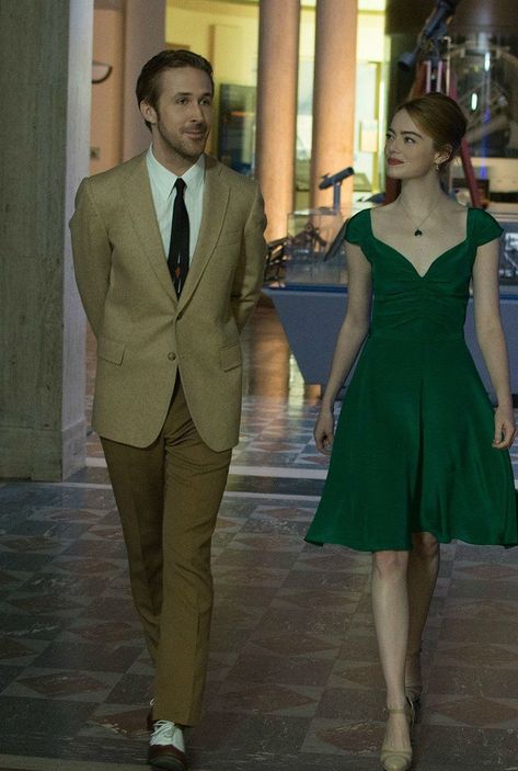 The most iconic green dresses in cinema La La Land Costumes, Emily Stone, Egyptian Dress, The Other Boleyn Girl, Iconic Dresses, Movies Outfit, Movie Fashion, Wear Green, Empire Dress