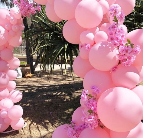 Cherry Blossom Balloon Garland, Cherry Blossom Party, Mary Poppins Party, Cherry Blossom Branches, Japanese Party, Cupcakes Birthday, Cherry Blossom Branch, Garland Arch, Beautiful Desserts