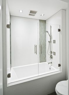 A nice shower & bathtub combo in a small space. Description from pinterest.com. I searched for this on bing.com/images Bathroom Tub Shower Combo, Makeover Kamar Mandi, Bathtub Shower Combo, Small Bathtub, Bathroom Tub Shower, Shower Toilet, Bathtub Design, Bathroom Tub, Tub Shower