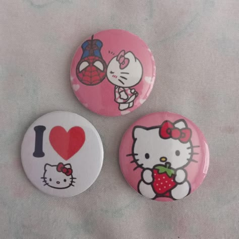 Sanrio Button Pins, Button Pin Design Ideas, Broches Aesthetic, Pin Ideas Button, What To Print, Pfp Circle, Badge Making, Button Diy, Button Ideas