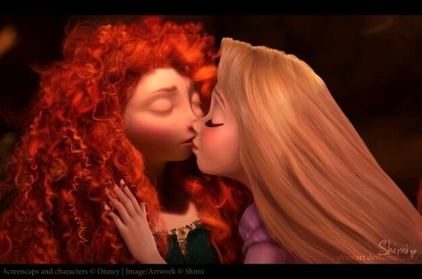 Merida kissing Rapunzel. Disney Princess Kiss, Rapunzel Edits, Disney Kiss, Merida Disney, Lion King Drawings, Rapunzel Disney, Frozen And Tangled, Kiss Me Love, Disney Ships