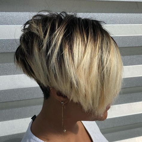 Inverted Jaw-Length Bob With Blonde Balayage Bouffant Hair, Asymmetrical Hairstyles, Short Hairdos, Hair Styles 2017, Funky Hairstyles, Fringe Hairstyles, Short Black Hairstyles, Short Blonde, Short Blonde Hair