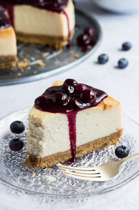 Vegan lemon blueberry cheesecake - this delicious eggless and dairy free baked cheesecake is easy to make and tastes amazing! The perfect dessert for Summer! #veganbaking #cheesecake #eggless #dairyfree #vegandessert Cheesecake Eggless, Eggless Cheesecake, Pear And Chocolate Cake, Dessert For Summer, Dairy Free Cheesecake, Lemon Blueberry Cheesecake, Baked Cheesecake, Gluten Free Cheesecake, Lemon Cake Recipe