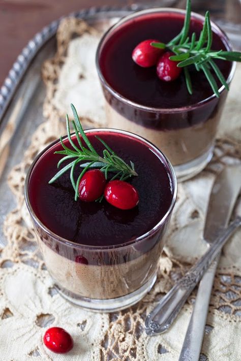 Russian Monday: Chicken Liver Pâté With Red Wine & Cranberry Jelly at Cooking Melangery Liver Pate, Wine Jelly, Cranberry Jelly, Chicken Liver Pate, Large Fries, Chicken Liver, Chicken Livers, Best Recipe, Sugar And Spice