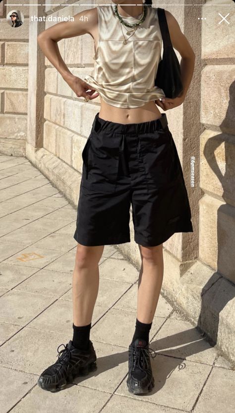 Jorts Outfit, Oversized Shorts, Tomboy Style Outfits, Looks Street Style, Tomboy Fashion, Alternative Outfits, Mode Inspo, Looks Style, Outfits Casuales