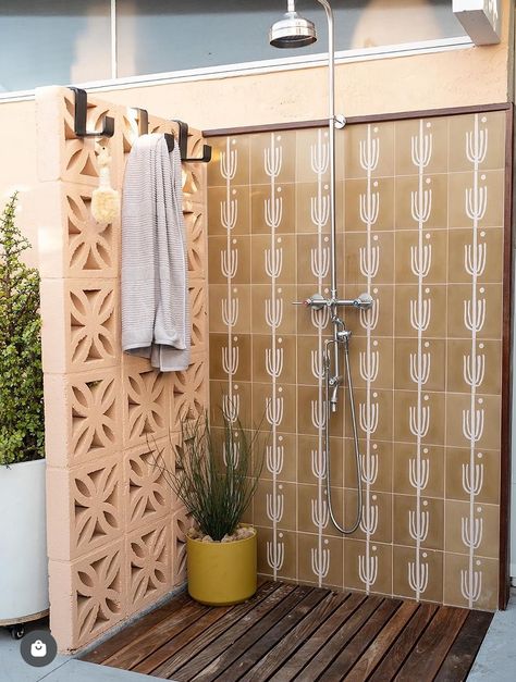 Outdoor Shower Ideas, Concrete Collaborative, Breeze Block Wall, Concrete Terrazzo, Indoor Outdoor Bathroom, Cinder Block Garden, Backyard Area, Breeze Blocks, Outdoor Bathrooms