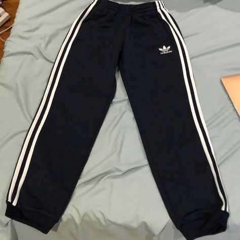 Adidas Kids Superstar Pants Color: Navy (Legend Ink)/White Material: 100% Polyester Size: M Inseam: 26” Condition: New Without Tags Aespa Closet, Dream Pants, Trashy Outfits, Adidas Bottoms, Adidas Retro, Striped Sweatpants, Adidas Kids, Adidas Outfit, Adidas Sportswear