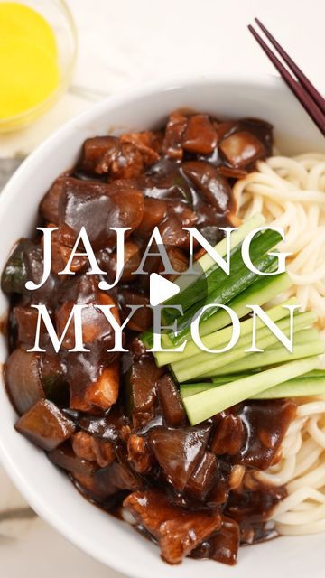 Black Bean Noodles, Bean Noodles, Sliced Cucumber, Wheat Noodles, Chinese Dishes, The Sauce, Cooking Videos, Rice Noodles, Pork Belly