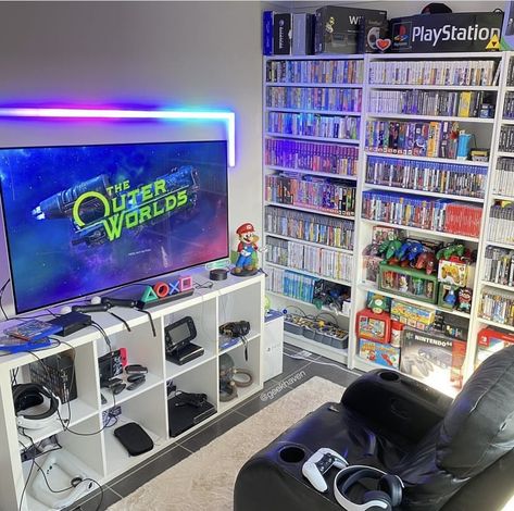 Video Game Display Ideas, Gamer Basement, Nerd Living Room, Nerdy Room, Game Room Design Ideas, Algee Smith, Playstation Room, Video Game Organization, Video Game Storage