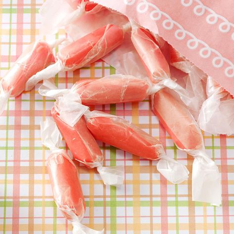 Peppermint Taffy Recipe, Taffy Recipe, Taste Of Home Recipes, Doterra Recipes, Cooking With Essential Oils, Homemade Candies, Red Food, Taffy, Taste Of Home