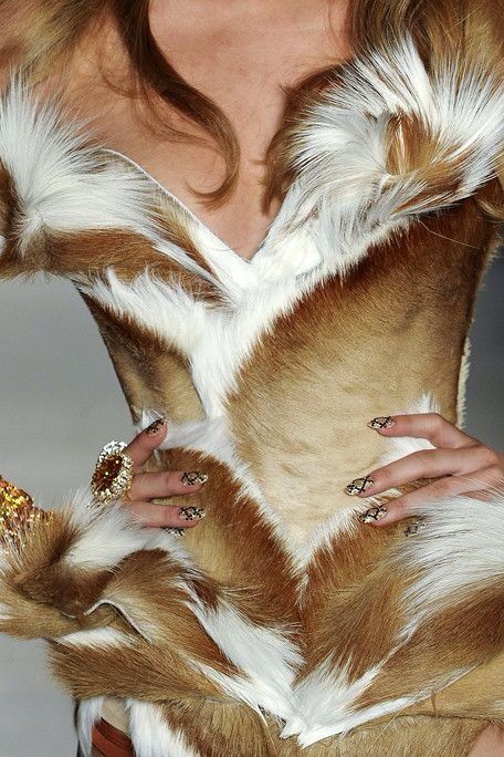 fur corset+the blonds Fabulous Furs, Fur Fashion, Looks Vintage, Fashion Killa, Fashion Details, Fashion Week Spring, Couture Fashion, New York Fashion, Runway Fashion