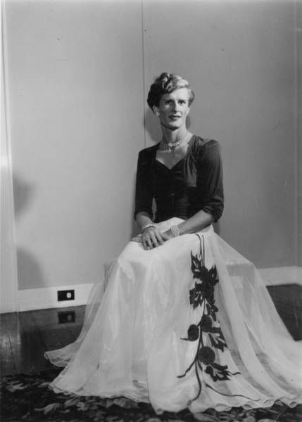 Person Posing on a Chair in a White Skirt and Black Top - Digital Transgender Archive Long Skirt Sitting Down Reference, Long Skirt Sitting Pose, Skirt Drawing Reference Sitting, Person Posing, Clothes Drawing, White Long Skirt, University Of South Florida, Pose References, Person Sitting