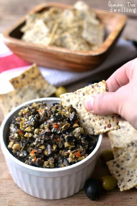 Olive Tapenade Recipe, Tapenade Recipe, Hummus Dip, Olive Recipes, Olive Tapenade, Black Olives, Vegan Appetizers, Green Olives, Tapenade