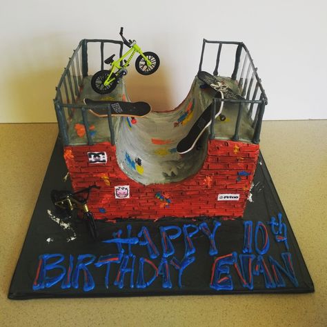 3-D skate park ramp cake. Designed by Malindab for Jodee's Bakery Skate Ramp Cake, Skate Ramp, Skate Park, 10th Birthday, 4th Birthday, 3 D, Cake, Birthday, 10 Things