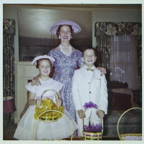 Yellow Basket, Vintage Children Photos, To My Father, Fashion 50s, Easter Dresses, Easter Fashion, Easter Hats, Easter Bonnet, Easter Parade