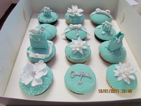 Tiffanys Party Ideas, Tiffany Cupcakes, Breakfast At Tiffanys Party Ideas, Tiffany Birthday Party, Tiffany Cakes, Tiffany Birthday, Tiffany Theme, Tiffany Party, Pop Cupcakes