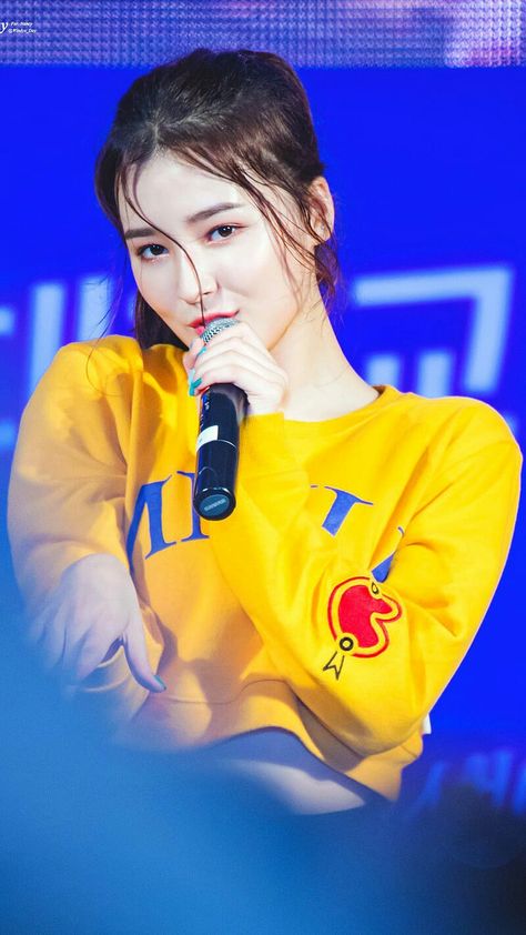 Nancy Jewel McDonie[4] (born April 13, 2000), known professionally as Nancy (Korean: 낸시), is a Korean-American singer, actress, and host. She is a member of the South Korean girl group Momoland, which was formed on November 10, 2016 through the Mnet's reality survival show Finding Momoland. Nancy Momoland Wallpaper, Nancy Wallpaper, Momoland Wallpaper, Stranger Things Nancy, Wallpaper Name, Lock Screen And Home Screen, Nancy Momoland, So Sweet, Resolution