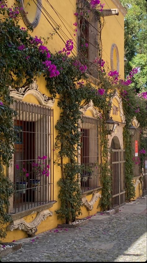 Yellow Mexican House, Yellow Spanish House, Mexican House Architecture, Mexican Style Exterior House, Hacienda Windows Mexican Style, Mexican Houses Aesthetic, Mexican House Colors Exterior, Traditional Mexican House Hacienda Style, Mexican Pueblo House