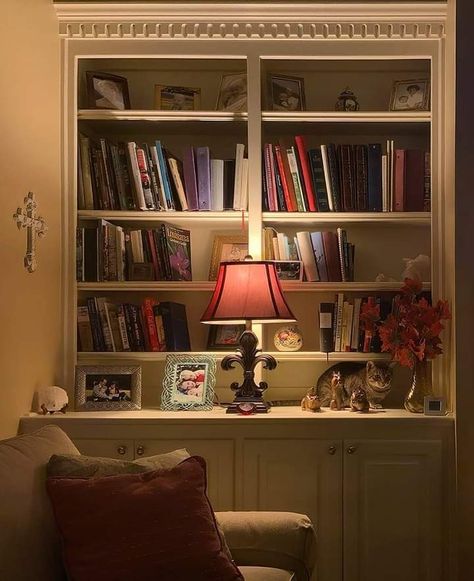 Casa Vintage, Dreamy Room, Dream Apartment, House Room, Cozy Room, Room Inspiration Bedroom, Dream Rooms, Book Shelf, Dream House Decor