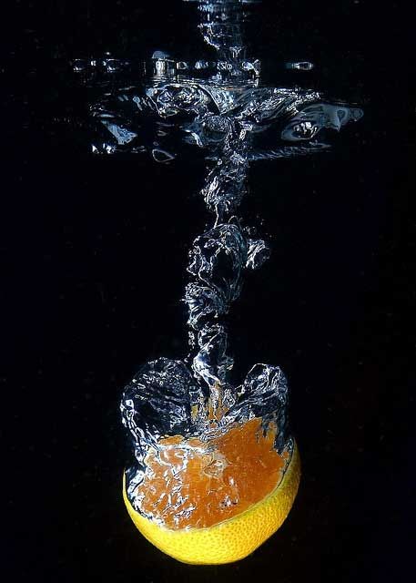 High speed photography: How to Shoot Water Splashes Splash Photography Ideas, Water Splash Photography, Flavoured Water, Hydrating Foods, Speed Photography, Fruit Infused Water Recipes, High Speed Photography, Milk Splash, Splash Photography