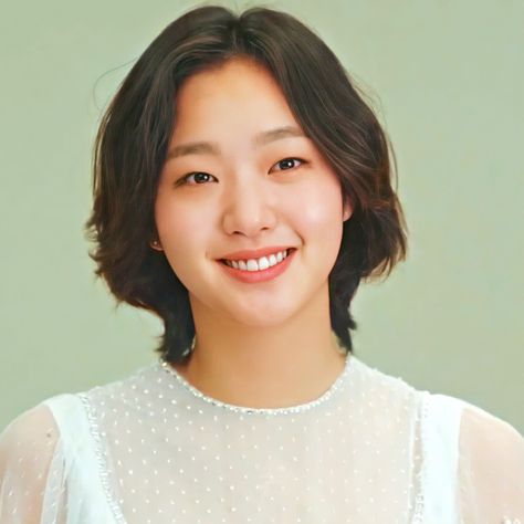 Kim Go Eun Short Hair, Asian Tomboy Haircut, Asian Tomboy, Tomboy Haircut, Ji Eun Tak, Korean Short Hair, Side Swept Hairstyles, Hair Style Korea, Asian Ladies