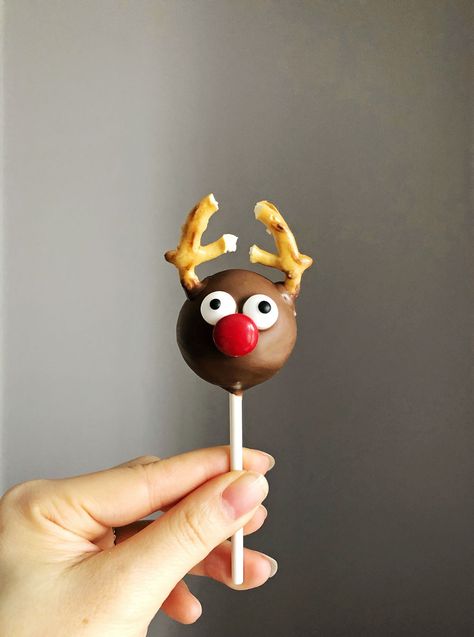 Rudolph Cake Pops, Cakepops Christmas Ideas, Reindeer Cake Pops, Christmas Bakesale, Easy Christmas Cake Pops, Xmas Cake Pops, Christmas Cake Pops Ideas, Cake Pop Christmas, Cake Pops Christmas