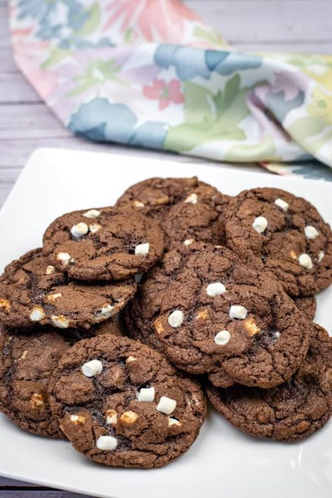 Hot Cocoa Cookies With Marshmallows, Marshmallow Bits, Hot Cocoa Cookies, Hot Cocoa Mix, Marshmallow Cookies, Hot Chocolate Cookies, Bake Goods, Cocoa Cookies, Baking Cocoa