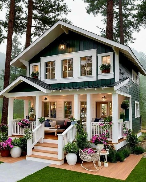 Coastal Cabin Exterior, Small Dream House, Boho Home Exterior, Small House Exterior Design, Cottage Bungalow House Plans, Cottage Home Exterior, Cute Little House, Cute Houses, Small House Exteriors