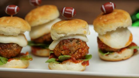 Flaky, buttery biscuits piled high with delicious meatballs and slathered in marinara. A southern twist on an Italian classic! Italian Meatball Sliders, Meatball Sliders, Italian Meatball, Tasty Meatballs, Italian Foods, Mini Burgers, Super Bowl Food, Football Food, Bacon Cheese