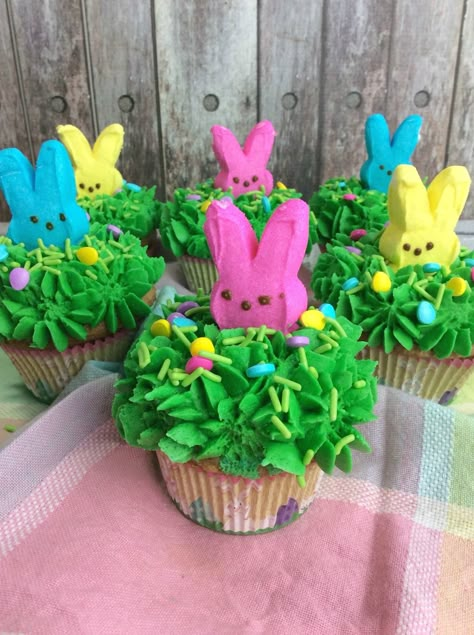 Easter Peeps Cupcakes Easter Cupcakes With Peeps, Peeps Cupcakes, Peep Cupcakes, Easter Cupcakes Ideas, Easter Cupcake, Easter Cupcake Ideas, Easter Cupcakes Decoration, Easter Candy Bar, Easter Cupcakes Easy