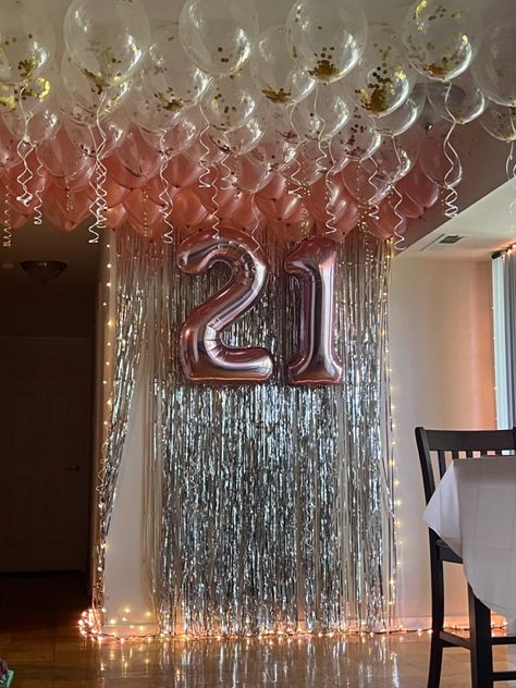 21st House Party Ideas Decorations, 21st Birthday Photobooth Ideas, 21 Birthday Balloons Decoration, 21 Birthday Set Up, 21st Birthday Set Up Ideas, 26 Birthday Decoration Ideas, Light Green Birthday Decorations, 21st House Party Ideas, 21st Birthday Set Up