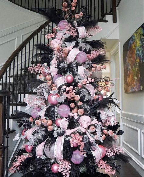 Pink Black Christmas Tree, Pink And Black Christmas, Pink Black Christmas, Glam Tree, Diy Halloween Tree, Black Christmas Tree Decorations, Halloween Tree Decorations, Rose Gold Christmas Tree, Celebration Decorations