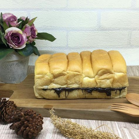 roti gembong Indonesian Food, Dog Bun, Hot Dog Buns, Donuts, Bread, Quick Saves