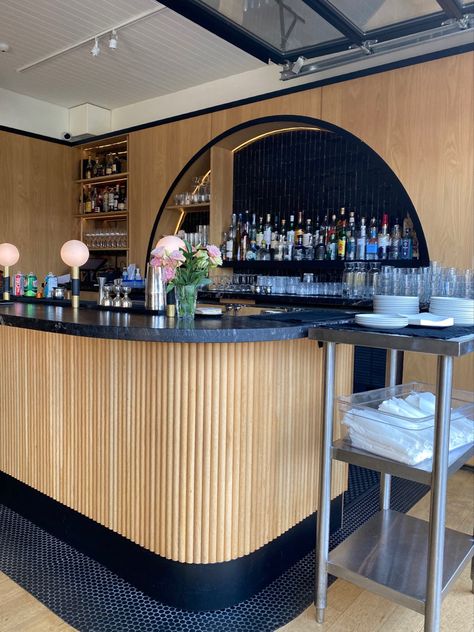 Led Bar Shelf Lighting, Fluted Bar Counter, Rounded Bar Design, 70s Home Bar, Bar Front Ideas, Fluted Bar, Open Restaurant, Strip Bar, Modern Restaurant Design