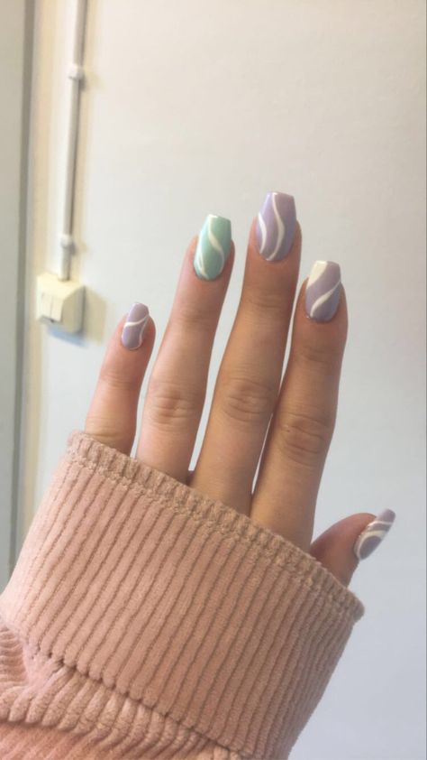 Mint Green And Lilac Nails, Mint And Lavender Nails, Lilac And Mint Nails, Pastel Beach Nails, Lavender And Sage Green Nails, Pastel Green And Purple Nails, Green And Lavender Nails, Green Beach Nails, Lavender And Green Nails