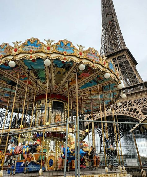 Carousel and Eiffel tower Cafe Carrousel Paris, New York Carousel, Blue Hour Carousel, Eiffel Tower Carousel, Eiffel Tower History, Travel France, France Travel, Carousel, Eiffel Tower