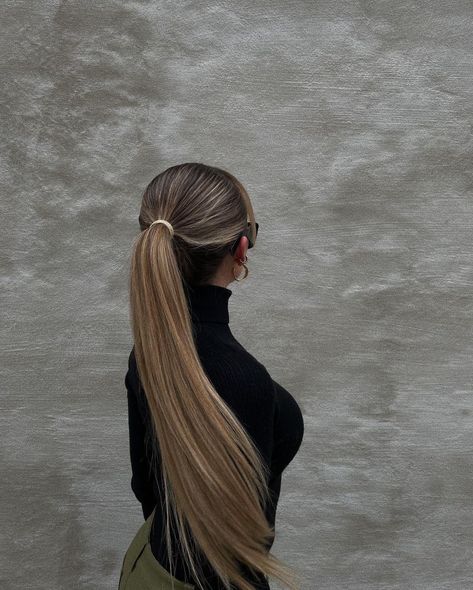 Long Ponytail Aesthetic, Long Blond Ponytail, Aesthetic Long Hair, Faceless Content, Blonde High, Reel Cover, Blonde Ponytail, Long Silky Hair, Messy Ponytail