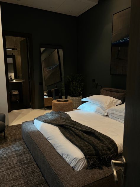 Dark Bedroom Apartment, Man Bedroom Aesthetic, Man Bedroom Design, Interior Design Men’s Room, Men’s Apartment Ideas, Men’s Aesthetic Bedroom, Dark Nature Aesthetic Bedroom, Men’s Room, Man Apartment